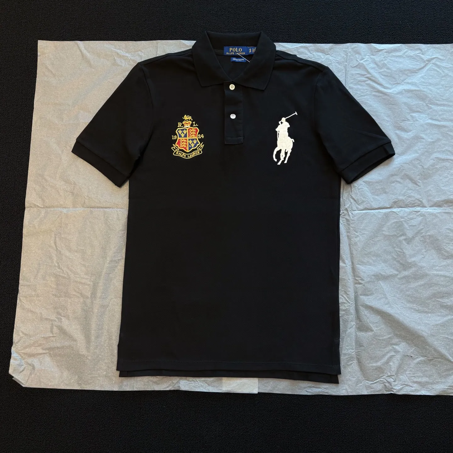 P170 Style No. RL01 (four colors) Ralph Lauren/Ralph Lauren Basic Malaysian Crown 👑Club emblem embroidered logo Big Pony Lapel Polo shirt T-shirt short-sleeved fabric 100% piqué cotton, imported embroidered logo on the chest, custom threaded collar, Malaysian embroidery, the highest version, suitable for business and leisure daily use! 🌘Two-button placket, laser logo pearlescent resin buttons, cuffs and hem using double-thread sewing technology, different currency versions, full set of original three-label accessories!   SIZE #S~XXL Color#Black Navy Gray White